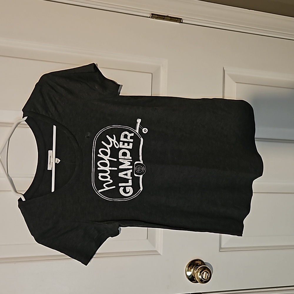 Maurices brand women's graphic Tee in size small, NWT